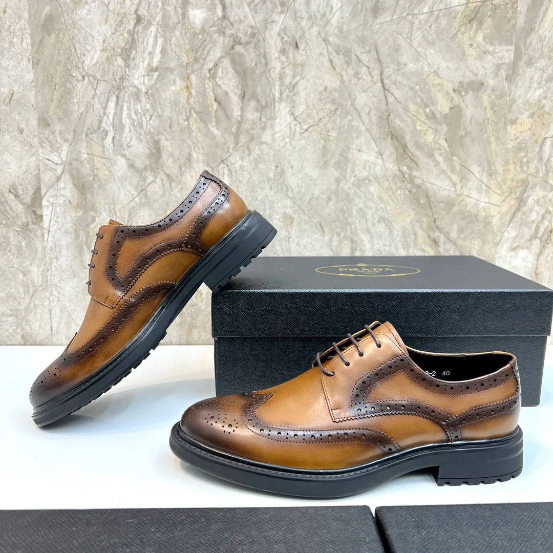 Original order quality: P580 Brand: PRADA (Prada) Standard code: Men's size 38/44 (45 can be customized) Grade: Same style as the official website High-quality men's shoes Material: Original cowhide Water-dyed cowhide lining Rubber outsole Style categories: Men's fashionable formal leather shoes Slip-on men's shoes series Young fashion European and American trends British style Top luxury Color: Actual picture